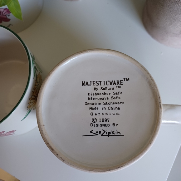 SAKURA "Geranium" Stoneware Flat Mugs By Sue Zipkin - Picture 2 of 3
